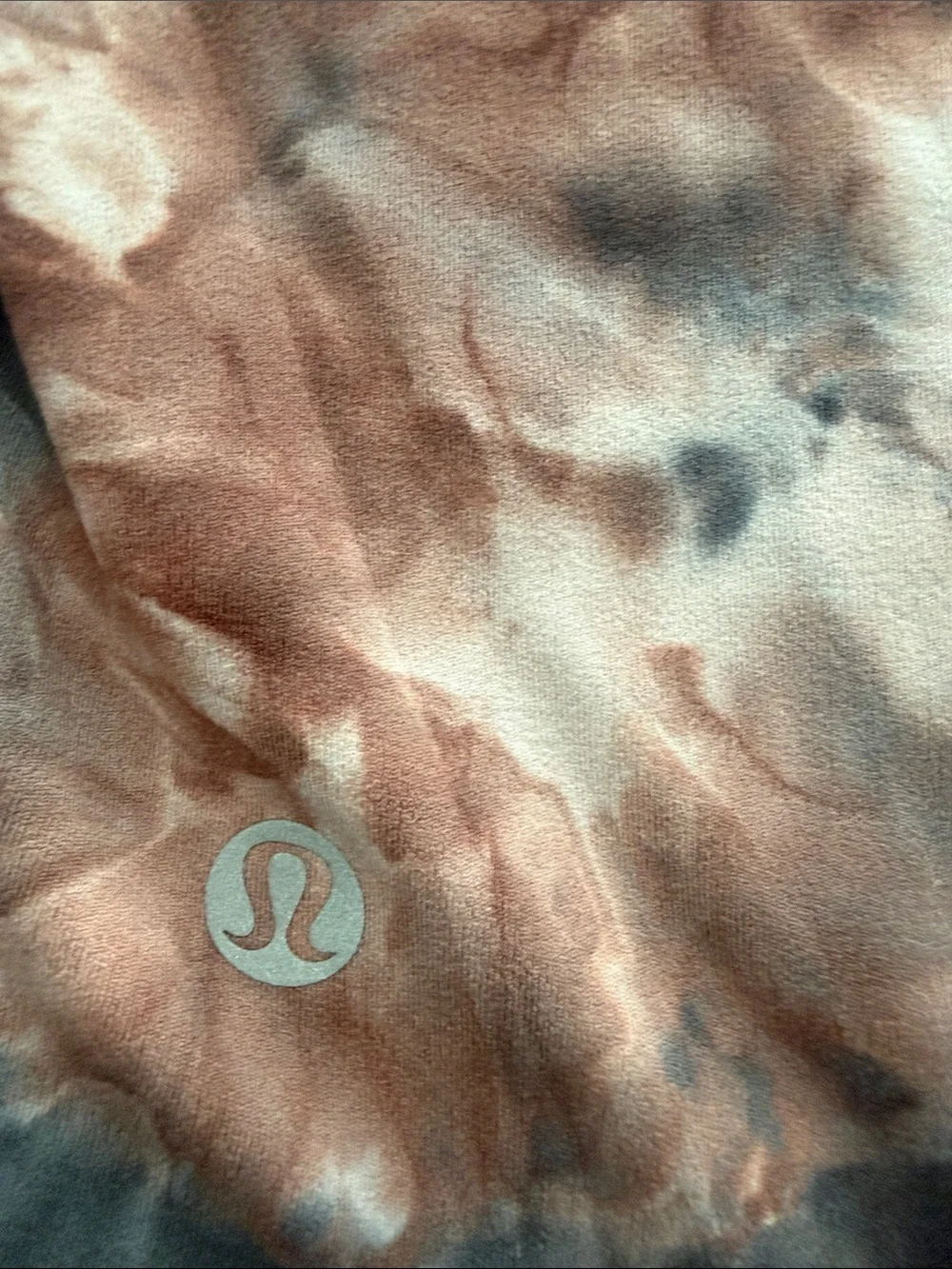 lululemon athletica Short Sleeve V-Neck Tie-Dye Top in Brown and Black